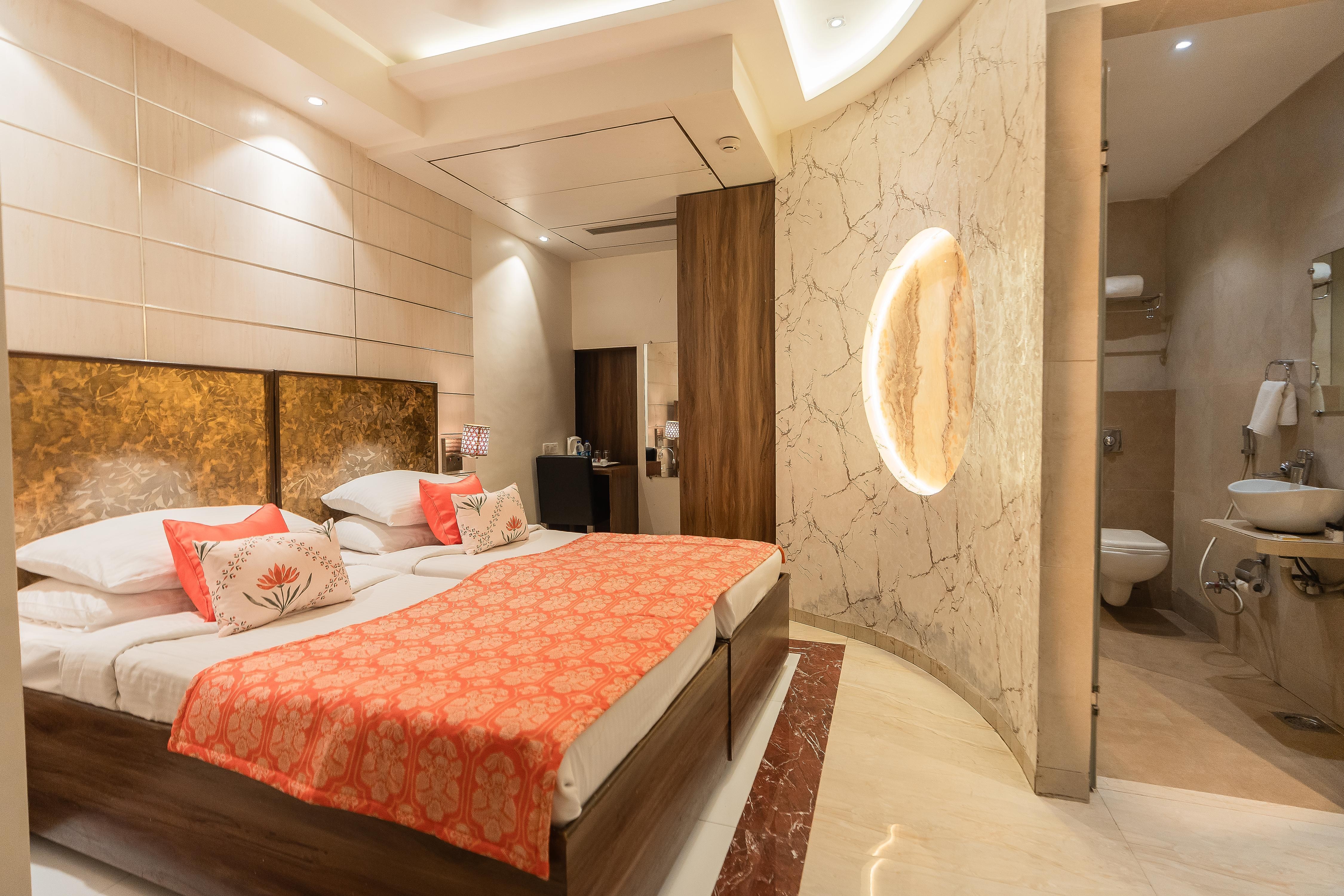 Mumbai Metro - The Executive Hotel 4