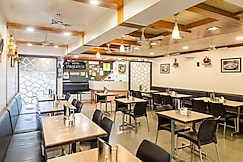 Hotel Vyankatesh (Pure Veg Restaurant)
