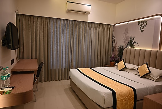 Hotel Shradha Saburi Palace