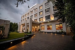 Golden Tulip Udaipur, Udaipur