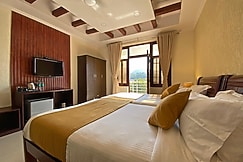 Hotel Nirvana Palace Near Parmarth Niketan, Rishikesh