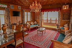 Golden Flower Heritage Houseboat, Srinagar