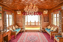 Golden Flower Heritage Houseboat, Srinagar