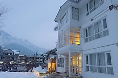 Mala Castle Cottages and Hotels, Pahalgam