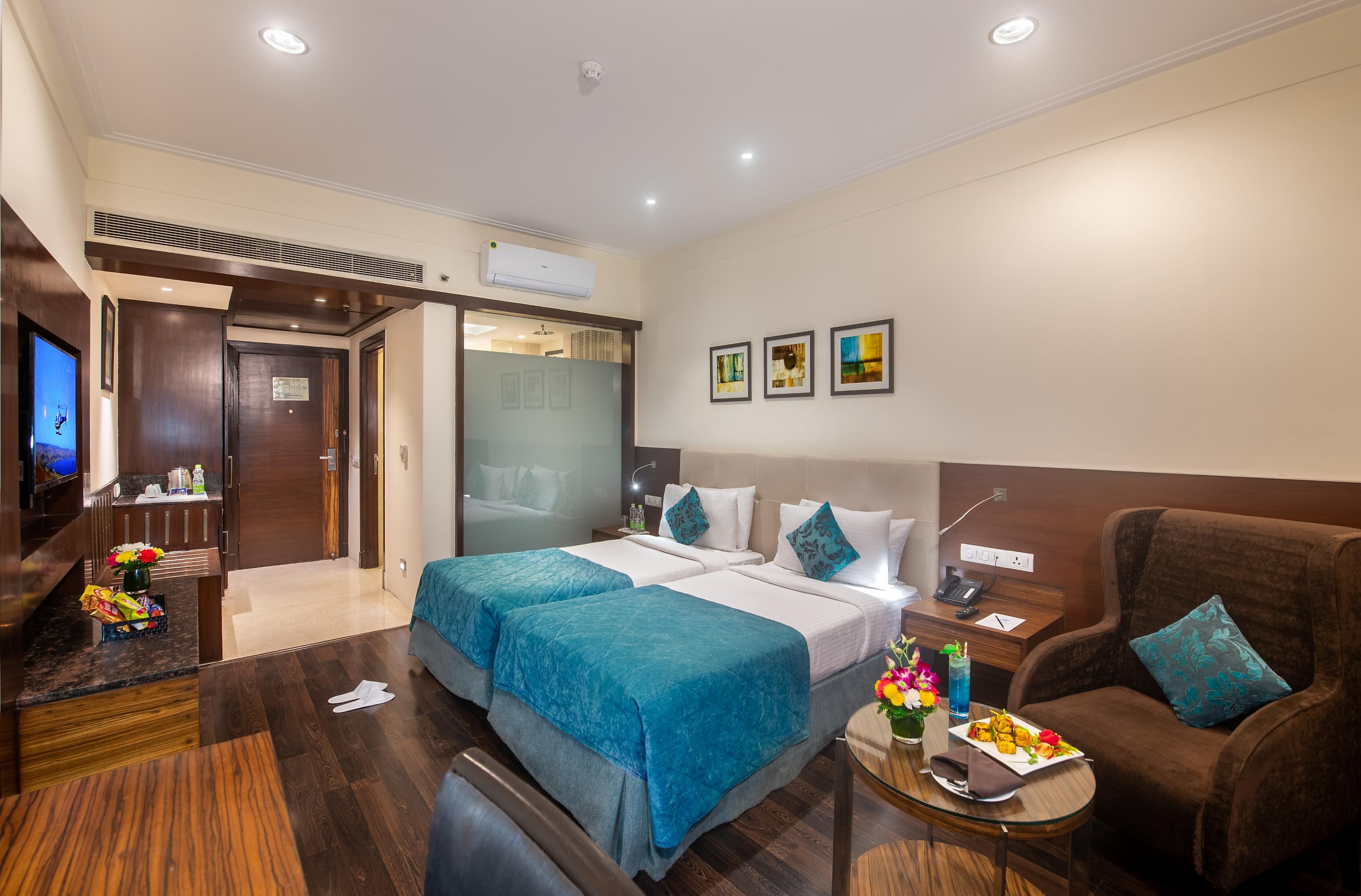 The Golden Palm Hotel and Spa Delhi - Tap to explore photos