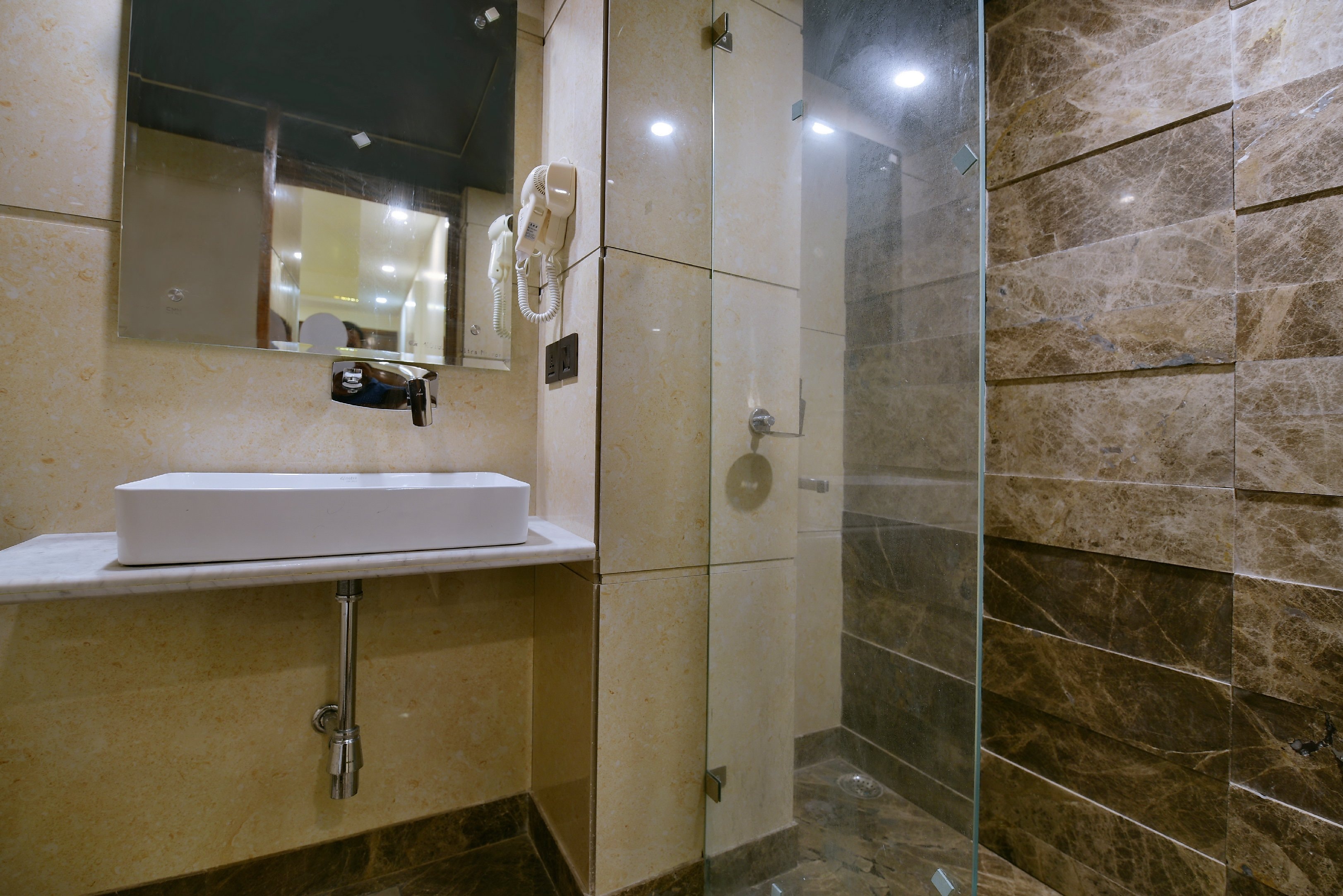 Hotel Blue Pearl @New Delhi Railway Station - Tap to explore photos