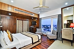 SAWERA GRAND 10 MIN WALK FROM GOLDEN TEMPLE, Amritsar