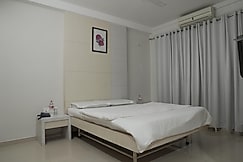 Hotel Aashish Deluxe Lodging, Kolhapur