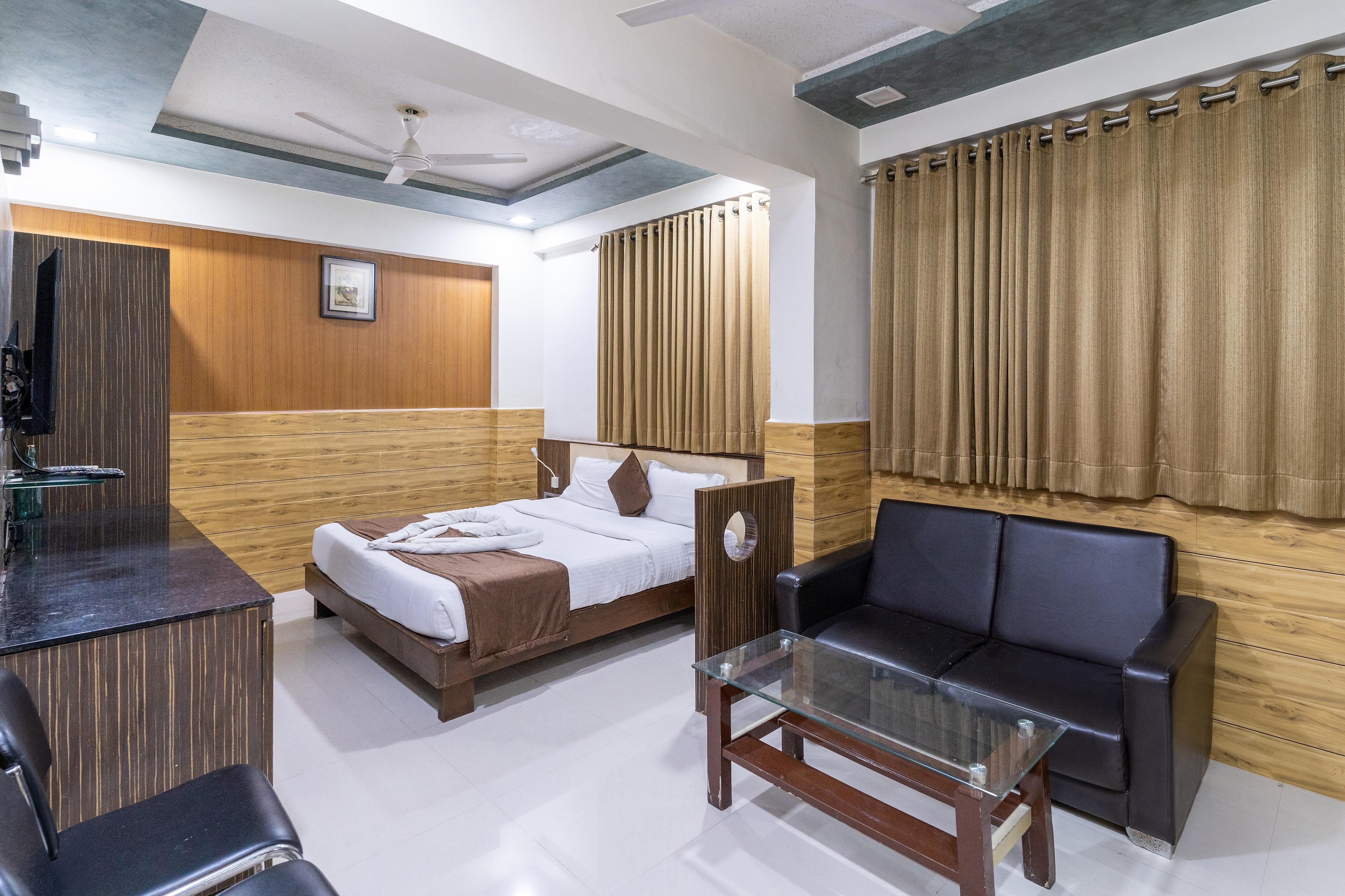 Hotel Kohinoor Plaza - Tap to explore photos