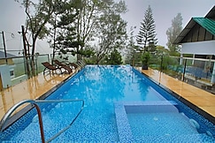 Chithirapuram Palace | Pool & Restaurant, Munnar