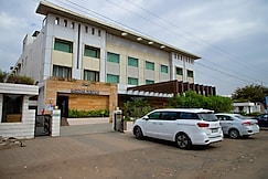 Ambar Sarovar Portico, Gandhidham
