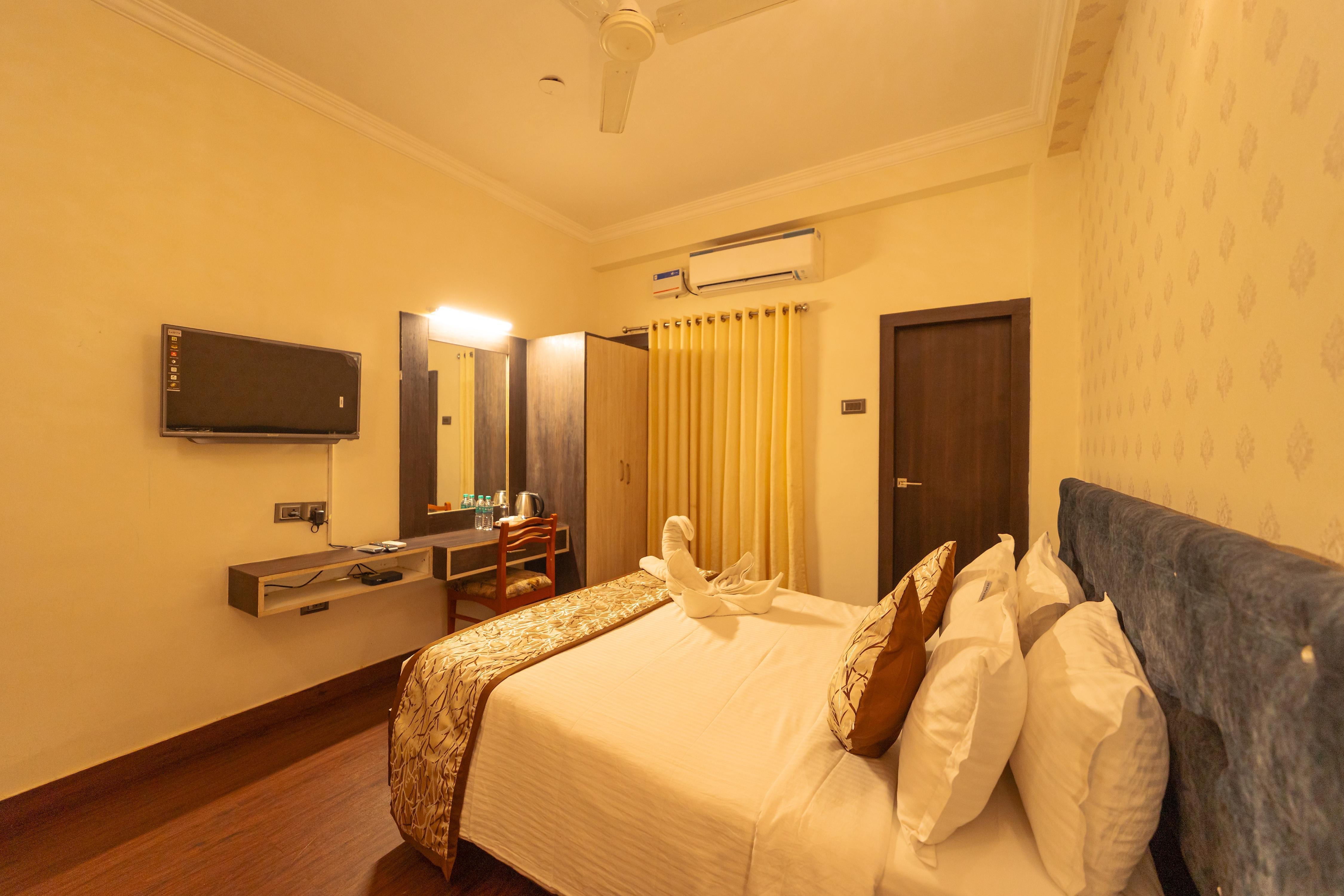 ADHAVA PARK INN - Tap to explore photos