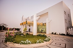 Meera Madhav Resort, Chhata