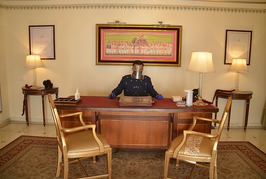 Taj Fateh Prakash Palace Udaipur Hotel Free Cancellation Address Reviews Taj Fateh Prakash Palace Udaipur, Bed & Room Porter Queen Portrait Wall Bed With Desk