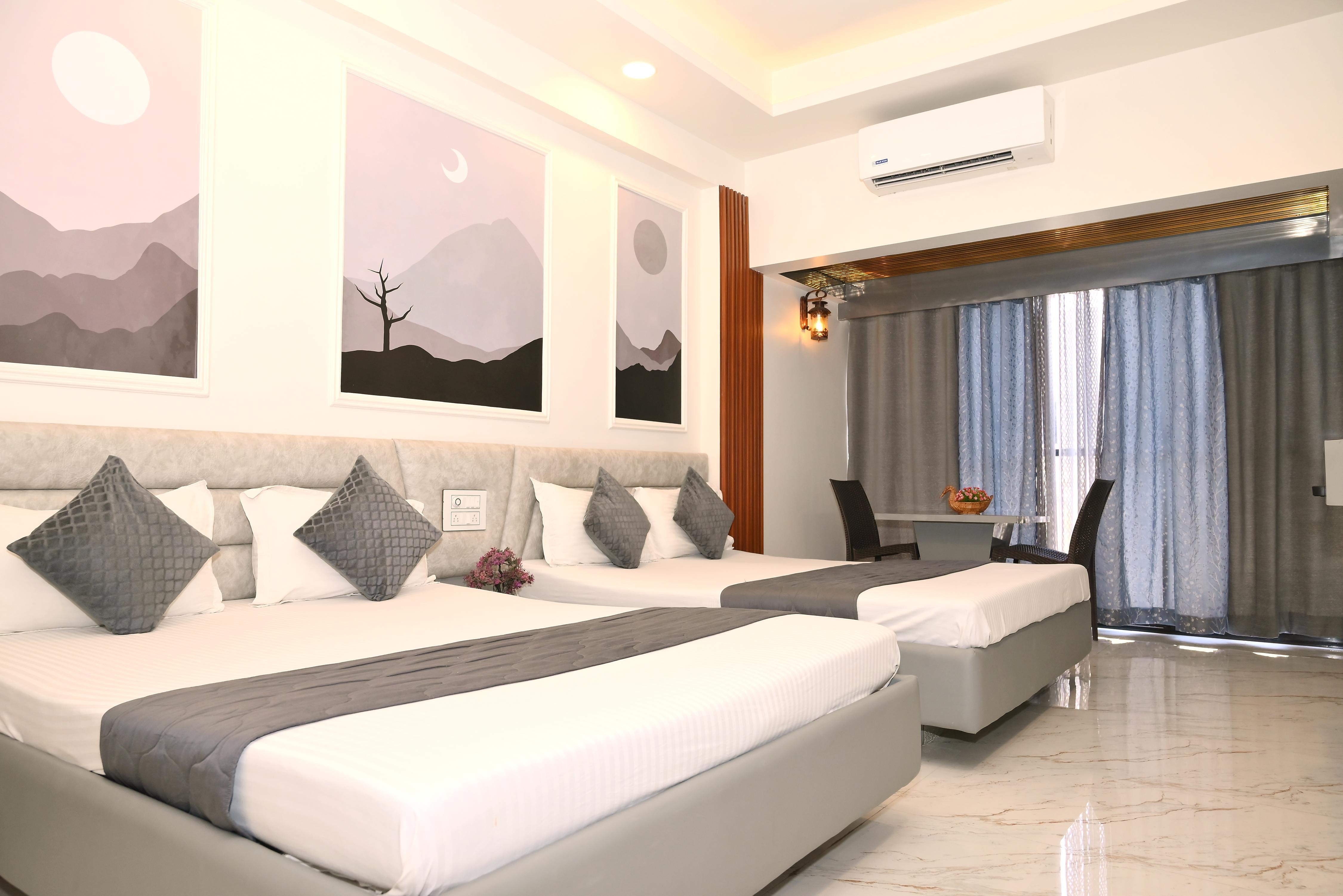 4 Bed AC Family Room 1