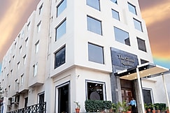 Hotel The Grand Radiant, Lucknow