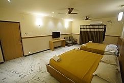 hotel green park, Papanasam