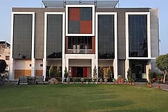 Hotel Shri Khedapati International, Dewas