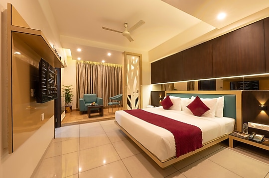 //imgak.mmtcdn.com/pwa_v3/pwa_hotel_assets/default.jpg
