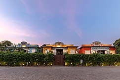 Downtown Resorts, Badhra