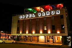 Hotel Varun, Guna