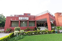 Hotel Chandigarh Beckons, Chandigarh
