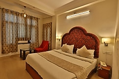 Hotel Uppal Plaza 5mins to triveni ghat, Rishikesh