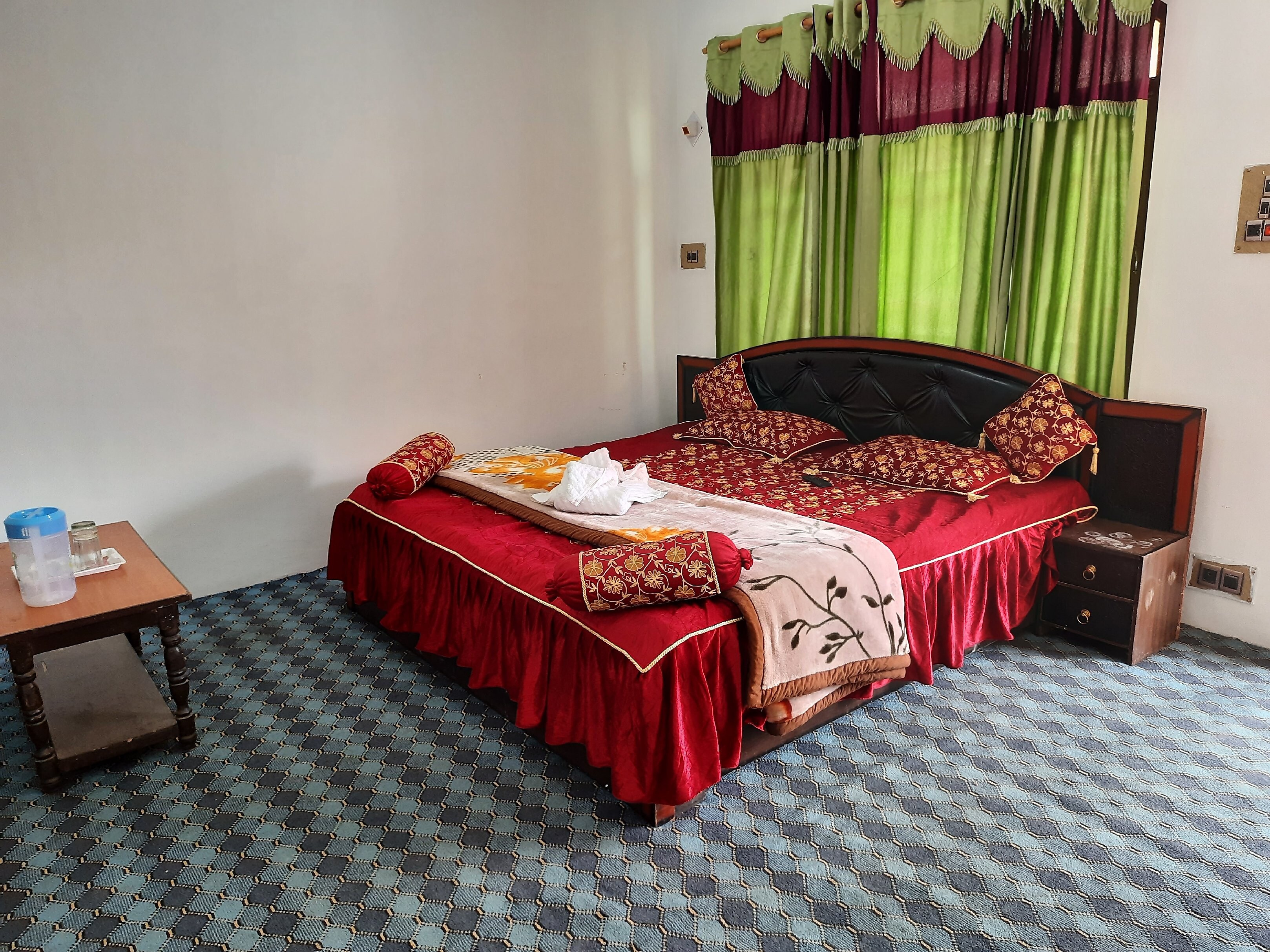 Hotel Hilal Palace Srinagar - Tap to explore photos