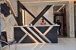 Hotel Golden Wings @2 Minute Walk from New Delhi Railway Station, Delhi