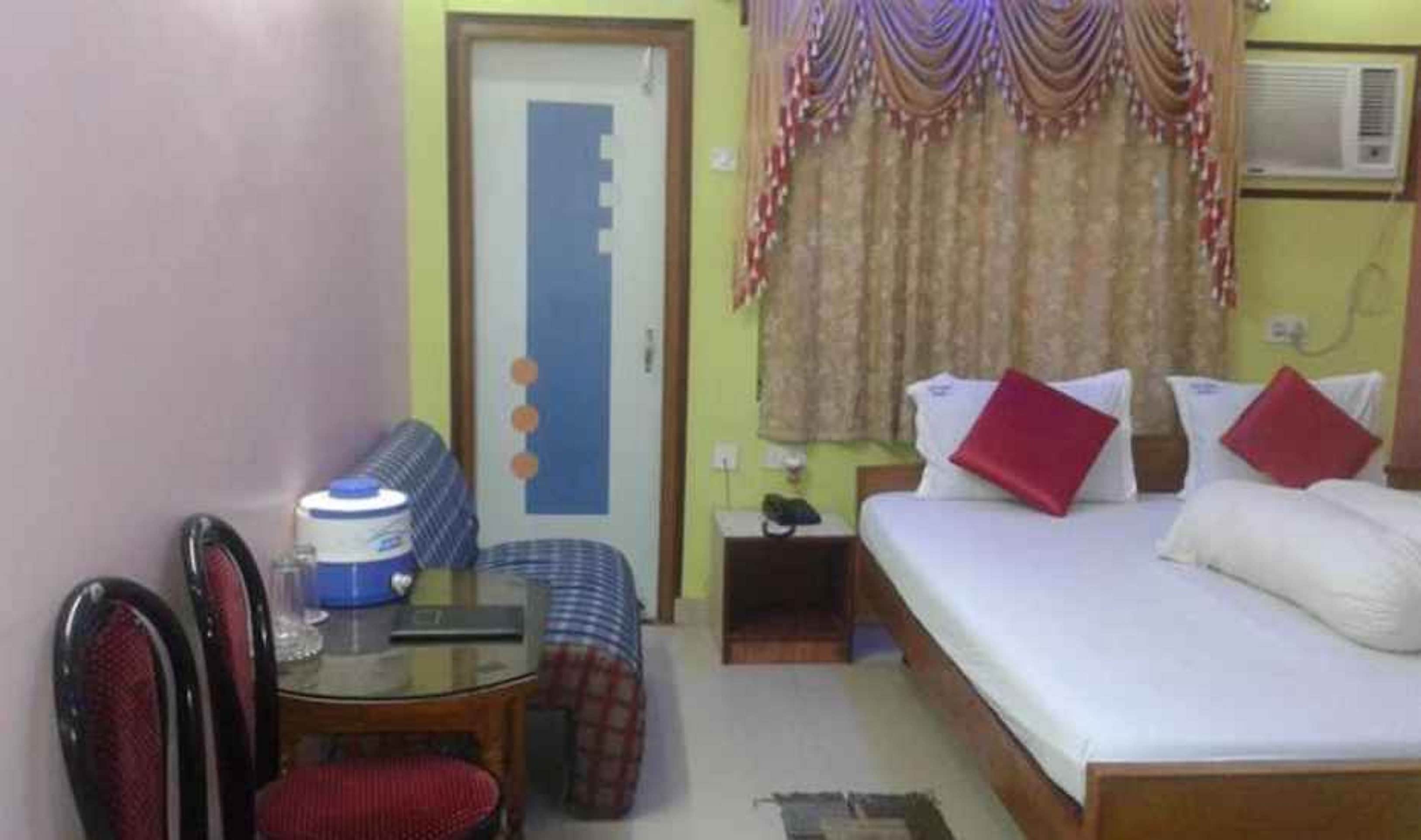 Hotel Mahek - Tap to explore photos