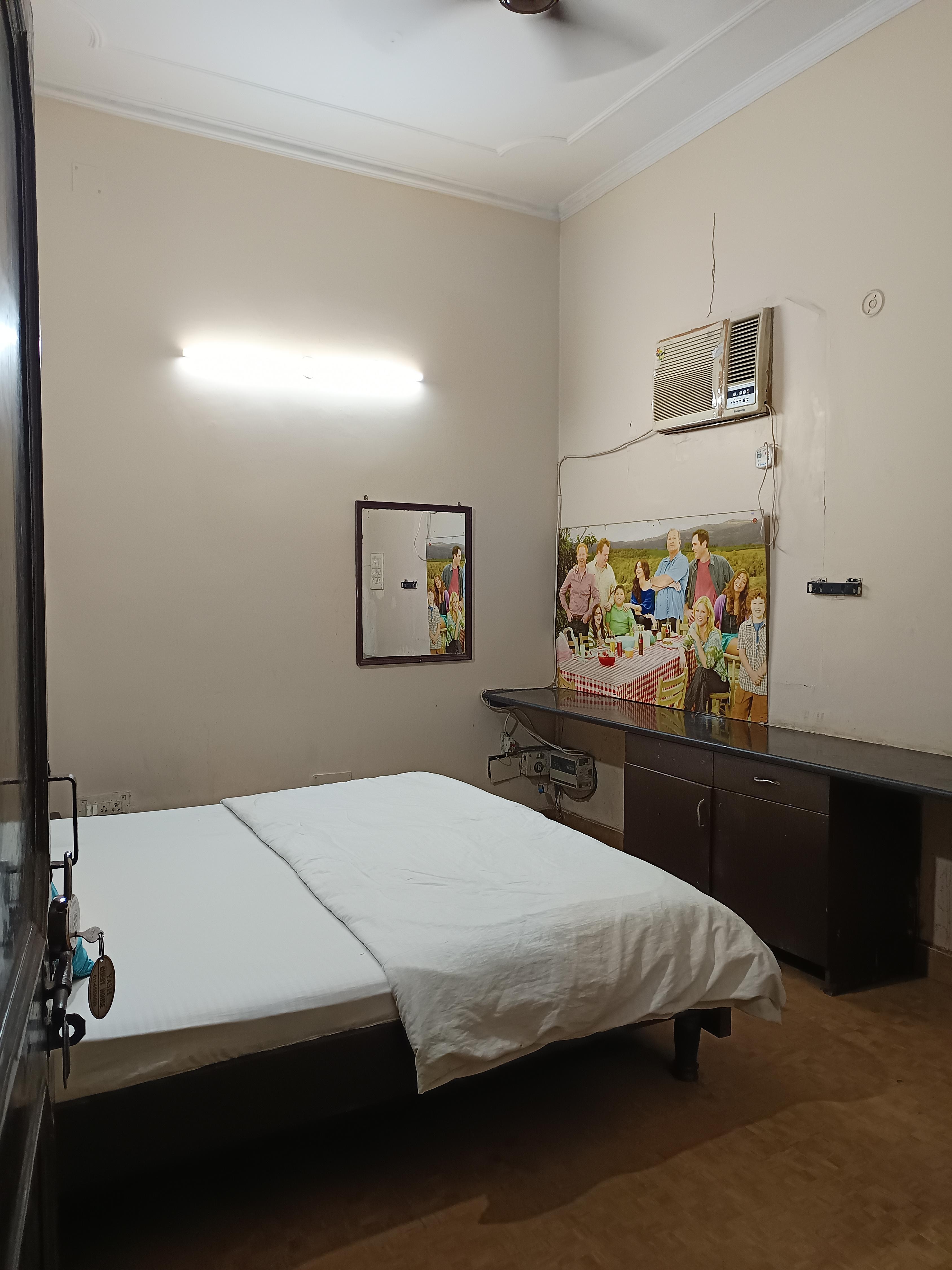 Yash Guest House - Tap to explore photos