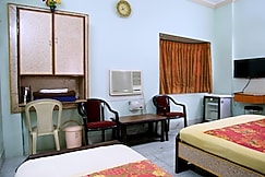 Hotel Suriyapriya, Mayiladuthurai