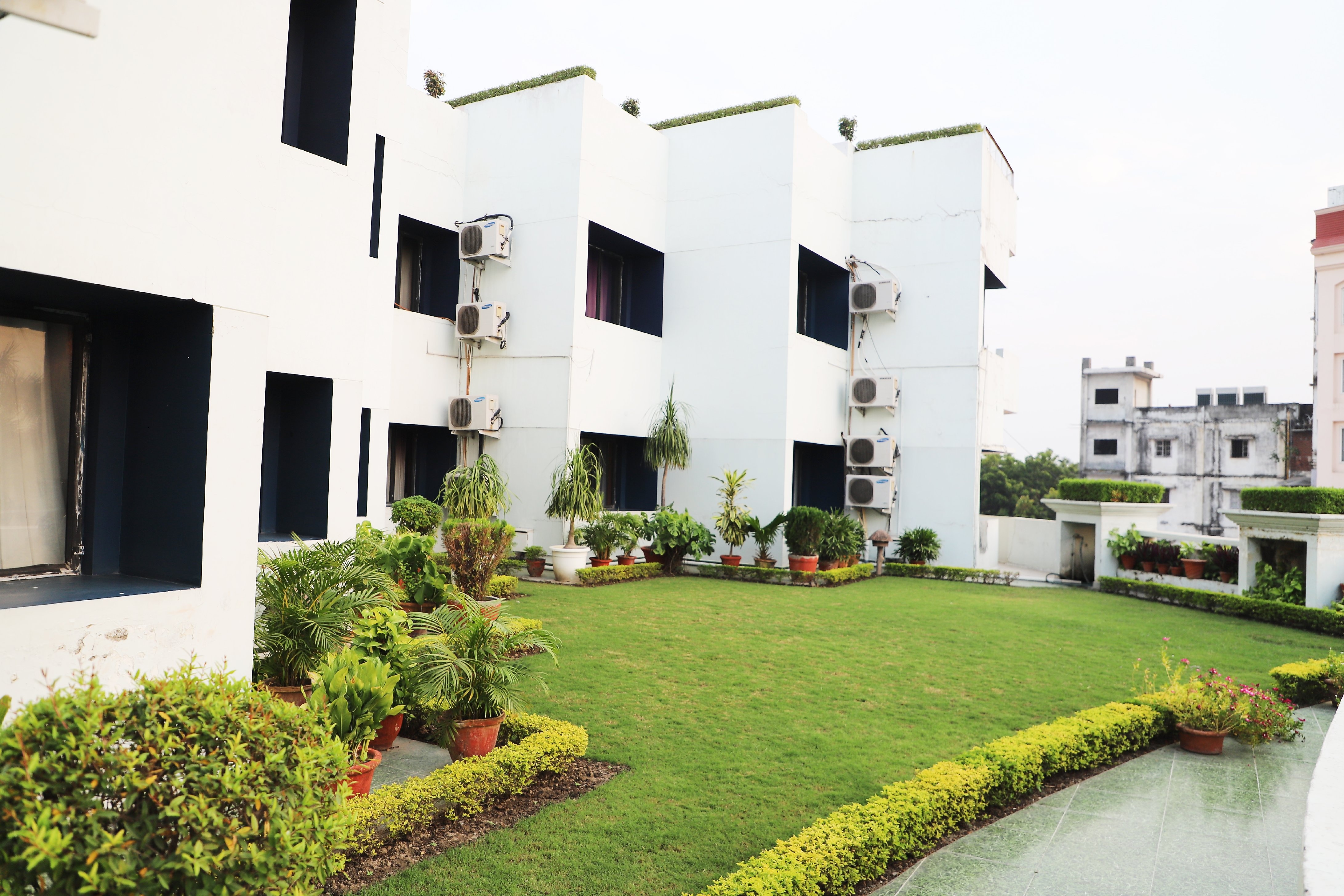 Bareilly Palace Best Rates on Bareilly Hotel Deals, Reviews & Photos