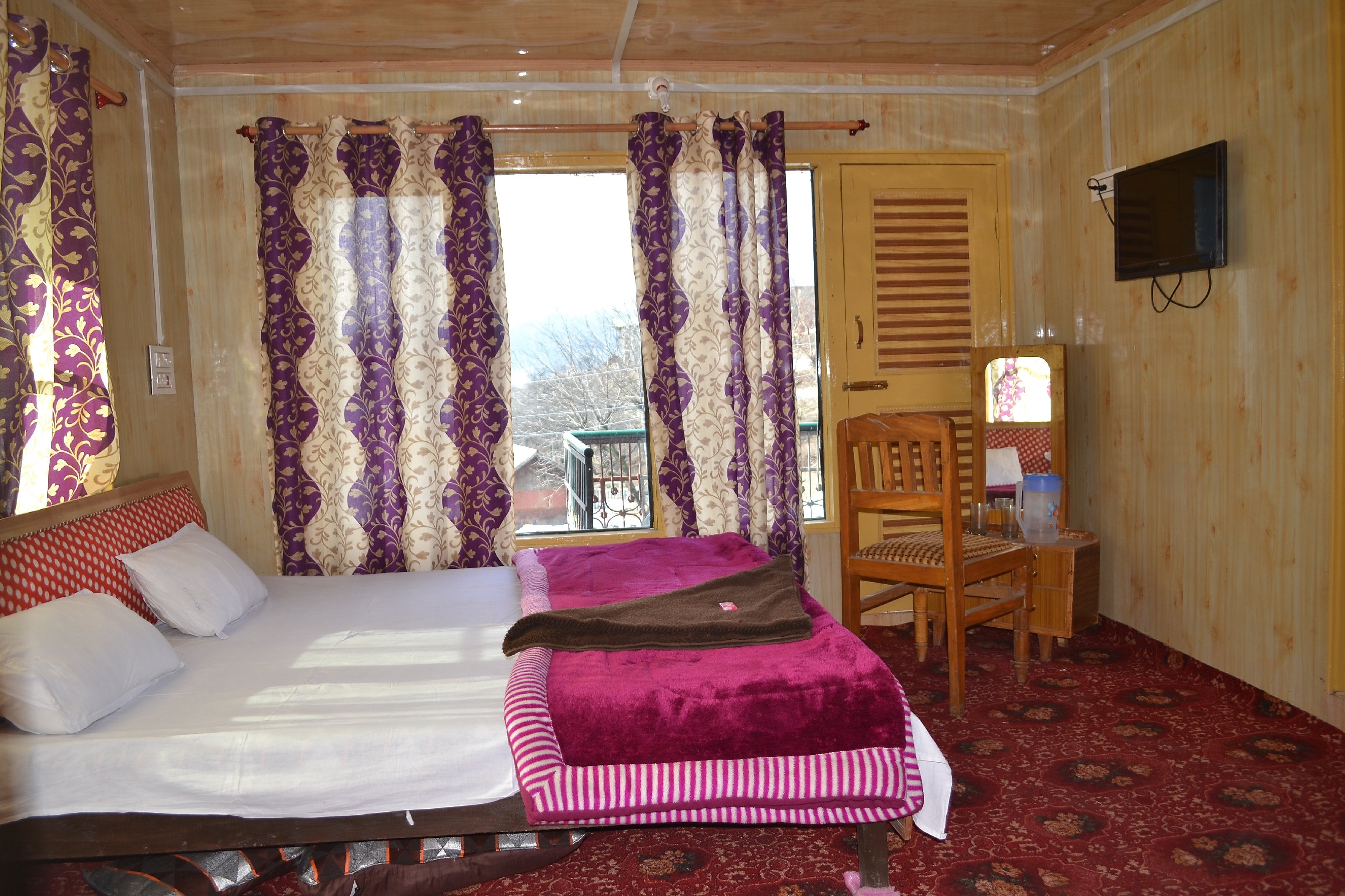 Hotel Betab Palace - Tap to explore photos