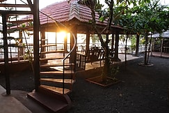 Haris Beach Home | Private Beach Access, Kannur