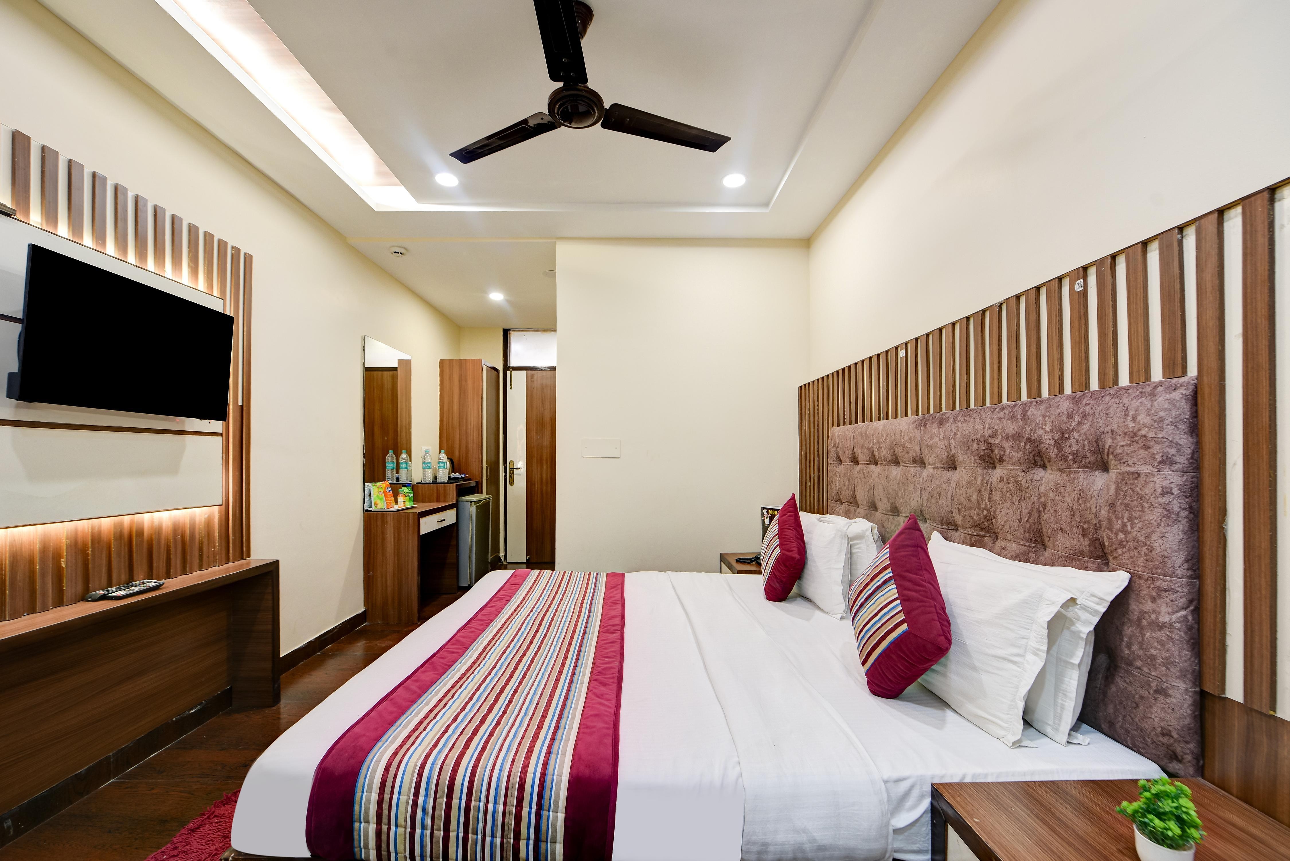 Batra Holiday  Home Near Nizamuddin Railway Station - Tap to explore photos