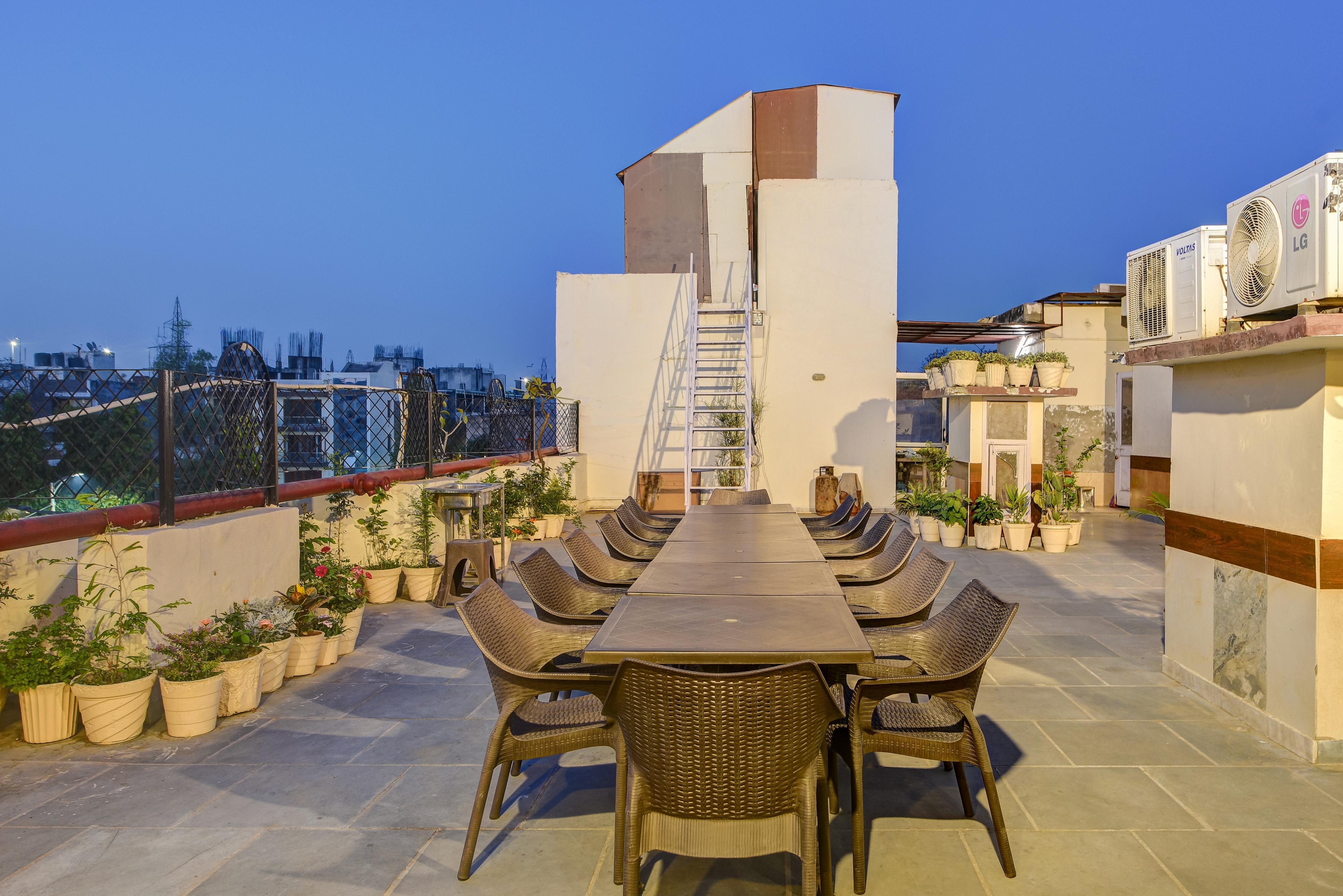 Batra Holiday  Home Near Nizamuddin Railway Station - Tap to explore photos