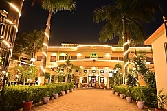 Hotel Nirwana Palace- A Heritage Hotel, Mehandipur