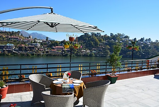 Hotel Harshikhar A Panoramic Lake view Property
