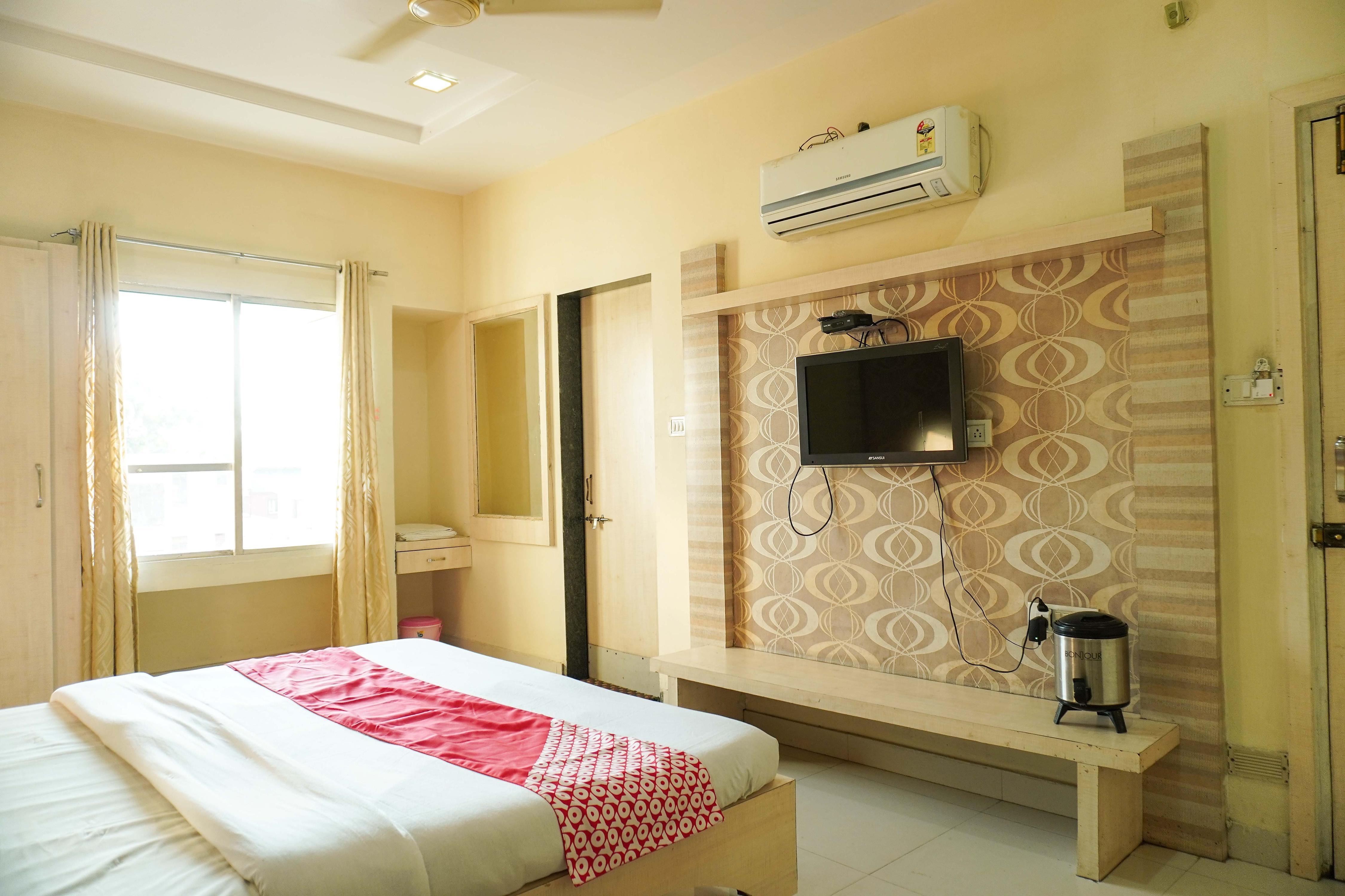 Hotel Shri Krishna - Tap to explore photos