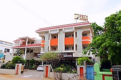 Hotel Vels Court 