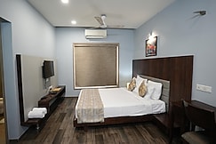 Hotel Grandeur, Valsad