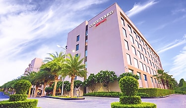 Courtyard by Marriott Agra 𝗕𝗢𝗢𝗞 Agra Hotel