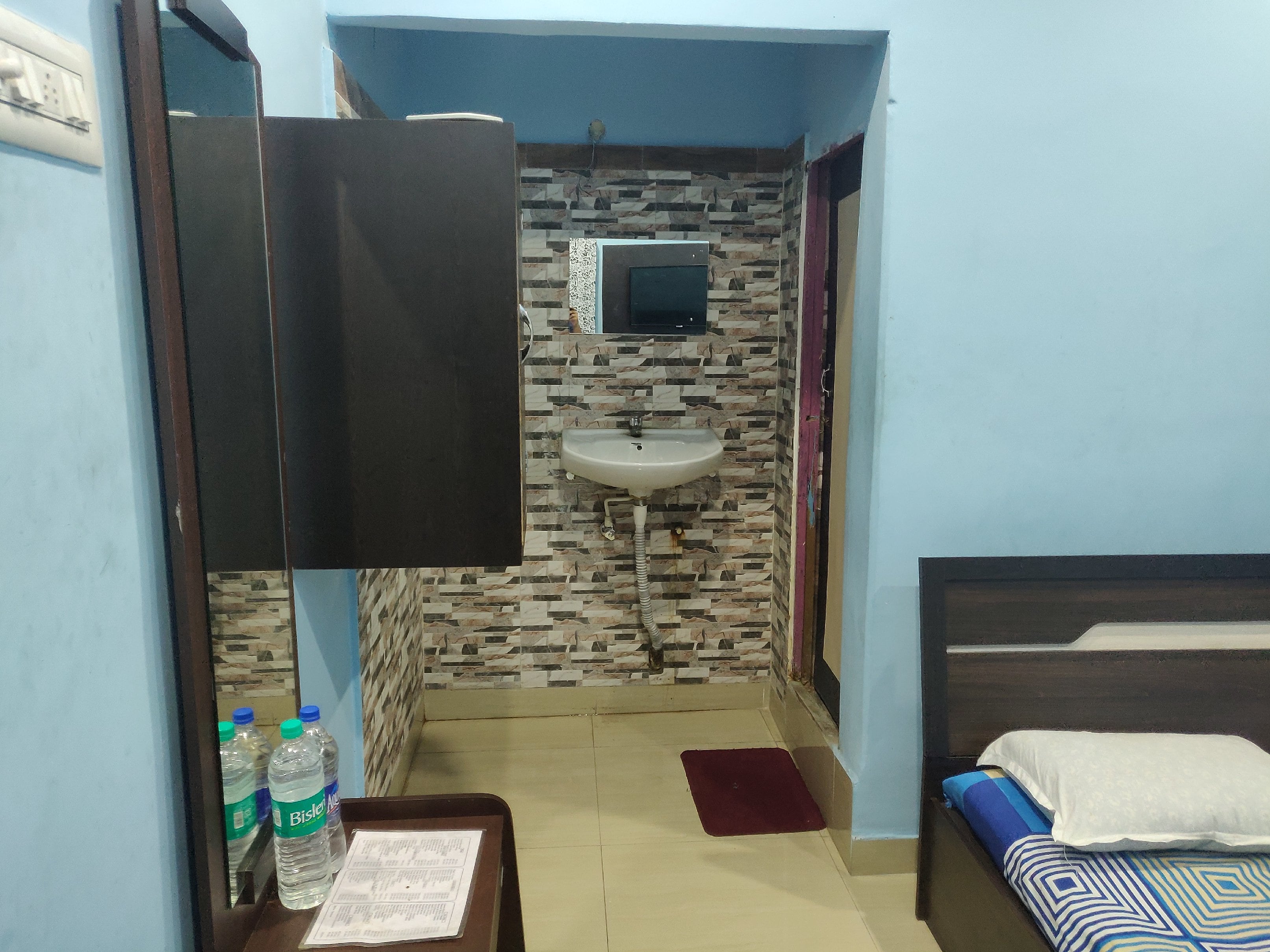 UTSAV GUEST HOUSE - Tap to explore photos