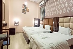 HOTEL NEEL GAGAN  HOTEL TOURIST, Varanasi