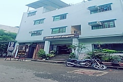 HOTEL NEEL GAGAN  HOTEL TOURIST, Varanasi