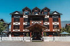 Apple Orchard Resort and Spa - Overlooking Zabarwan Mountain, Sonmarg