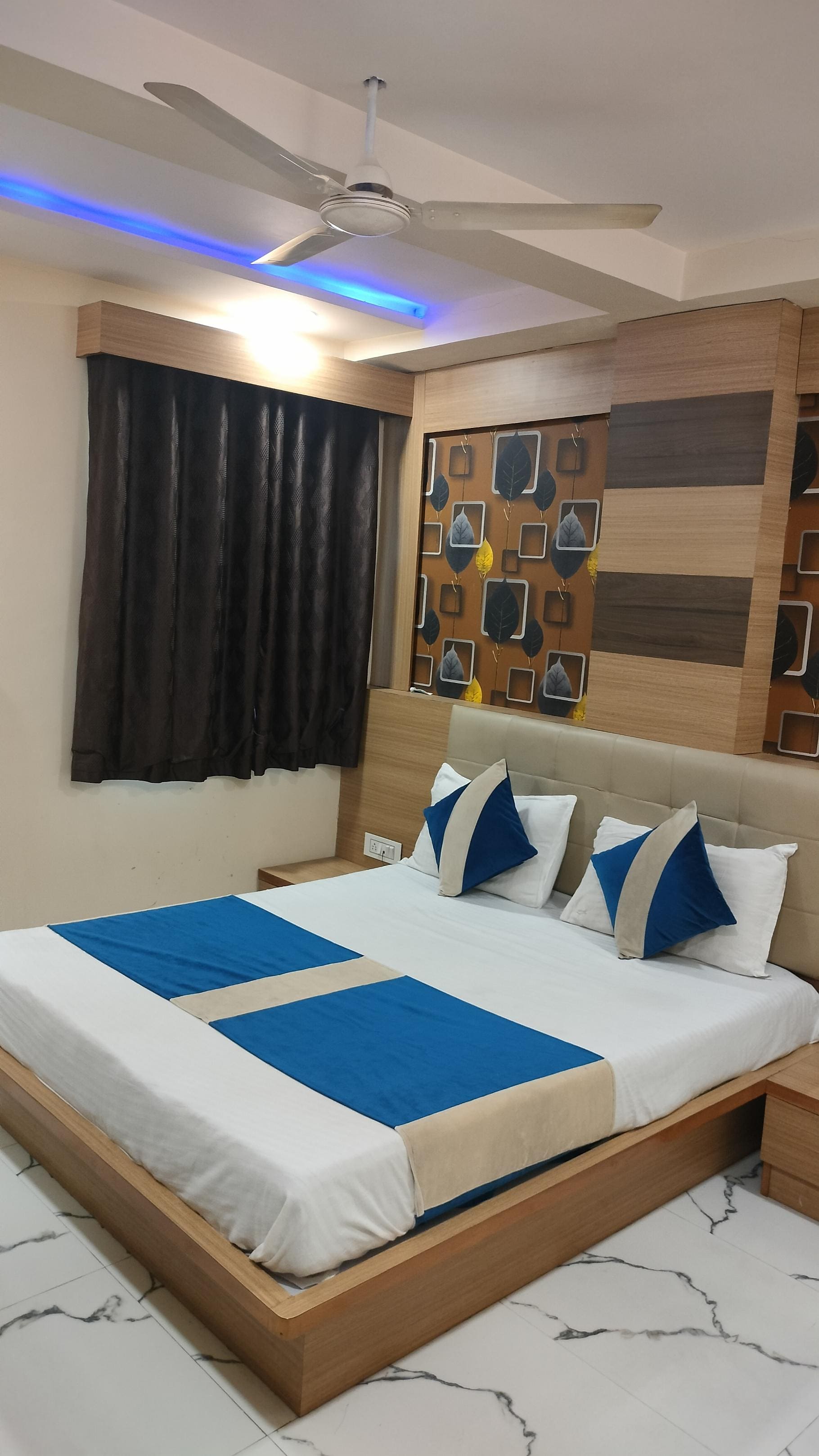Hotel New Pathik - Tap to explore photos