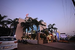 HOTEL PANCHRATN PALACE, Dhamnod