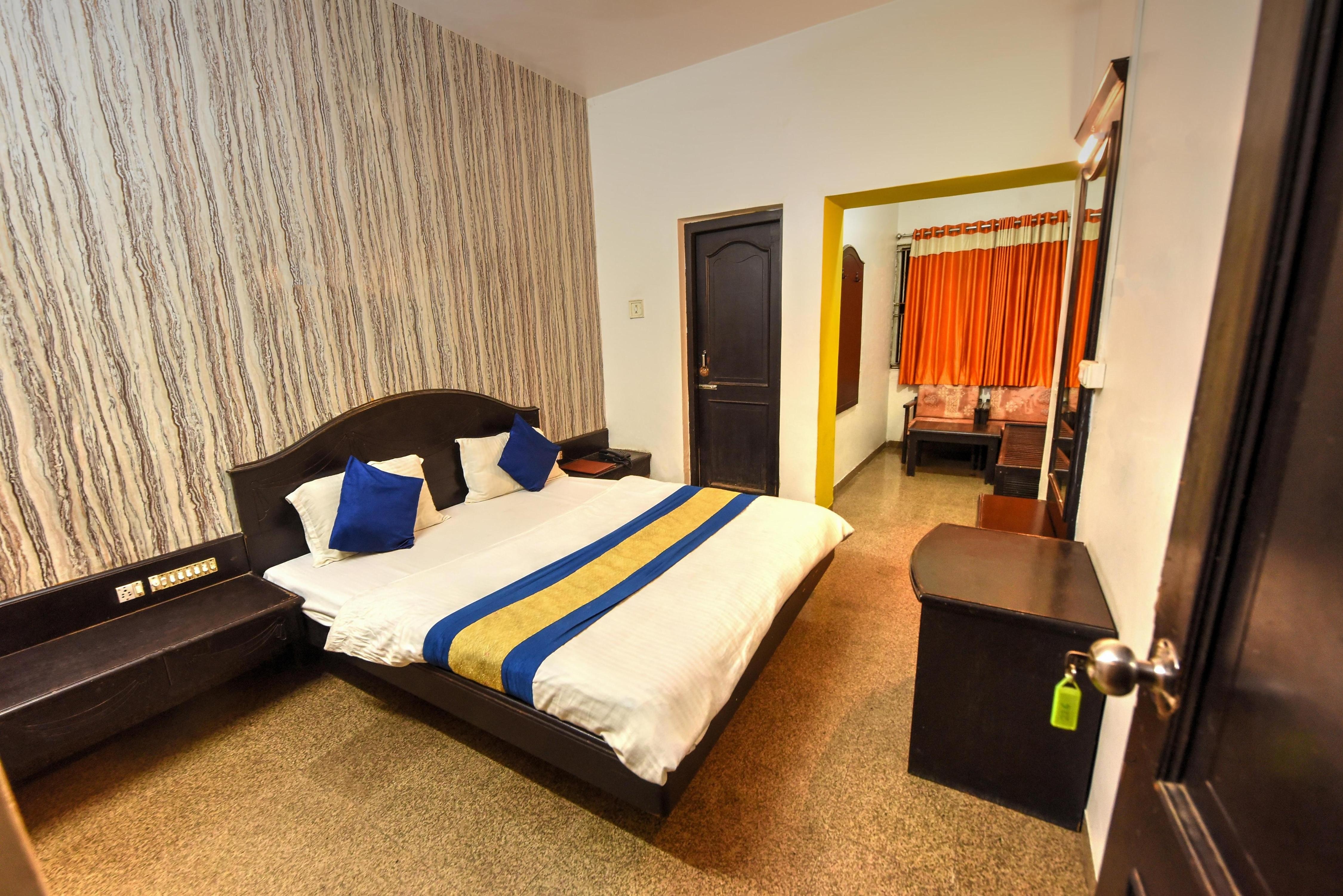 Hotel Dev Residency, 350 Meters from Nakki lake - Tap to explore photos
